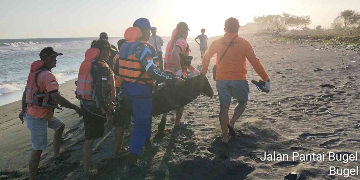 Anak-anak Bermain Layang-layang Temukan Jenazah Korban Pantai Goa Cemara di Pantai Bugel