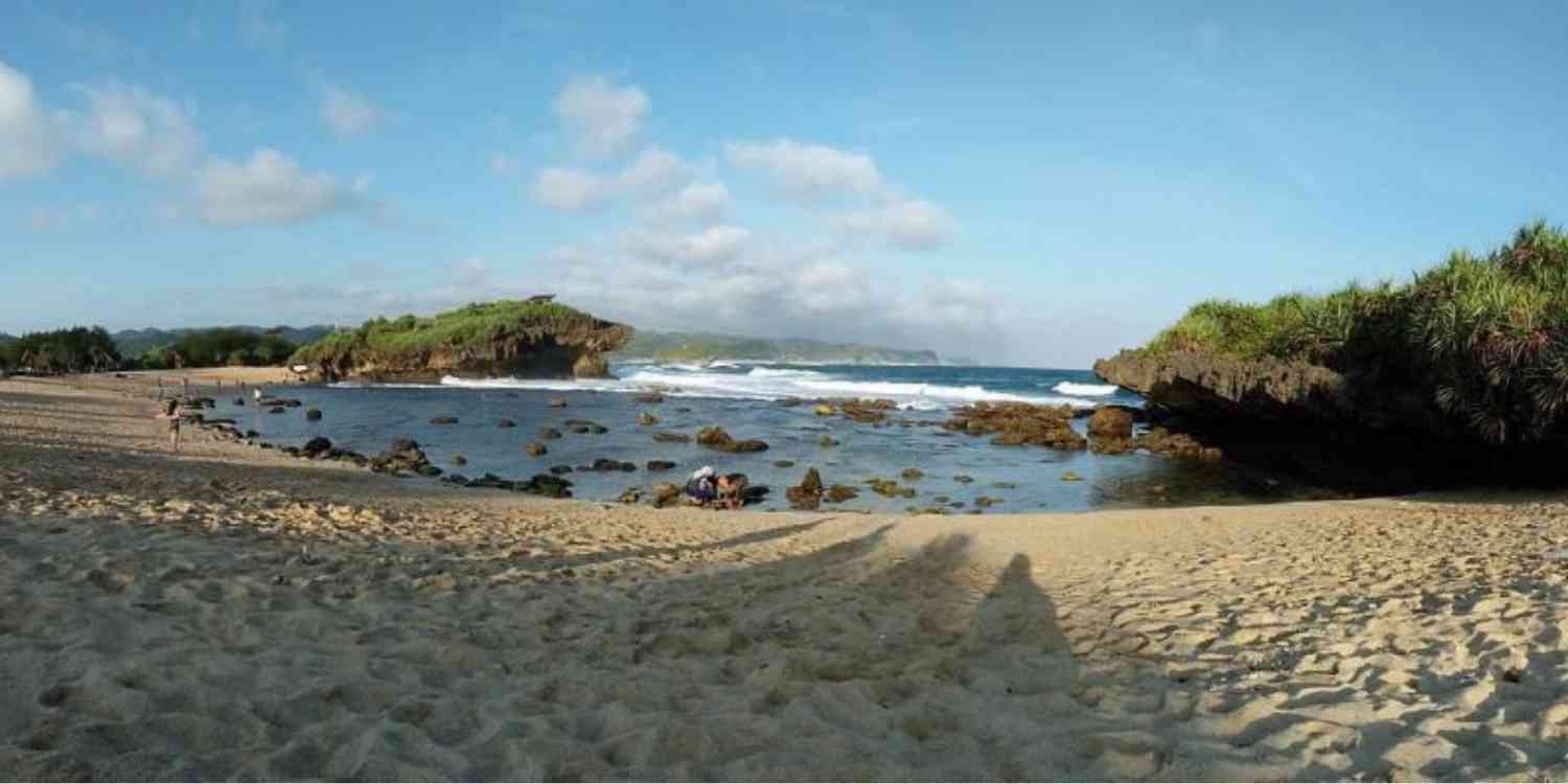 Camping hingga Memancing, Ini Aktivitas Favorit yang Bisa Dilakukan di Pantai Sarangan Gunungkidul