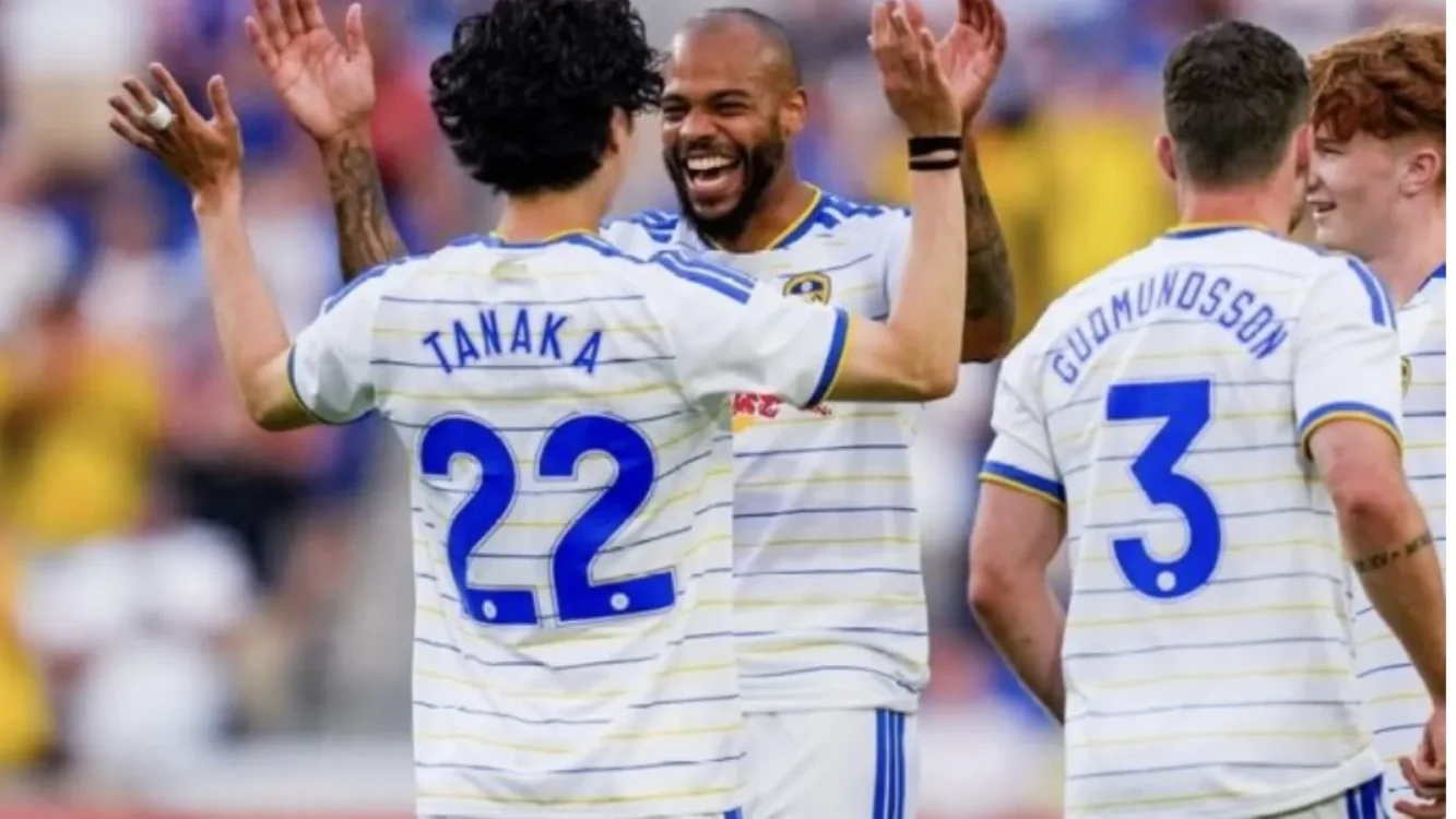 Daniel Farke Turunkan Tarik Muharemovic saat Leeds Hadapi Sunderland