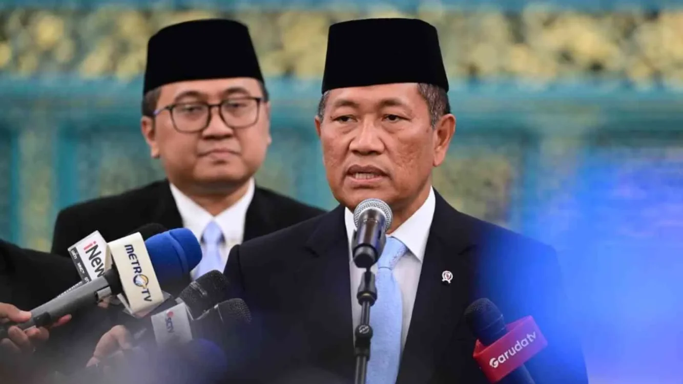 Gubernur Universitas Republik Indonesia (URI) Donny Ermawan dan Wakil Gubernur URI Yos Sunitiyoso menyampaikan keterangan usai dilantik Presiden Prabowo Subianto di Istana Negara