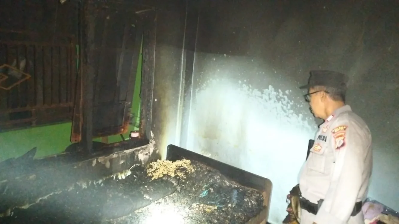Minta Uang Rp15 Juta Tak Dipenuhi, Pria di Kasihan Bantul Bakar Rumah