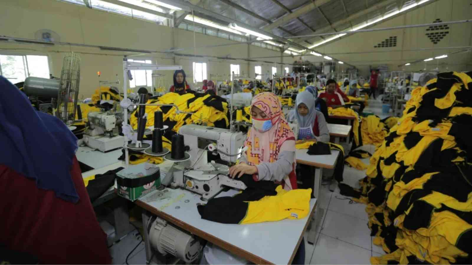 Pabrik Garment Seragam PT Jaya Abadi Mulia, Solusi Konveksi Seragam Kerja Berkualitas
