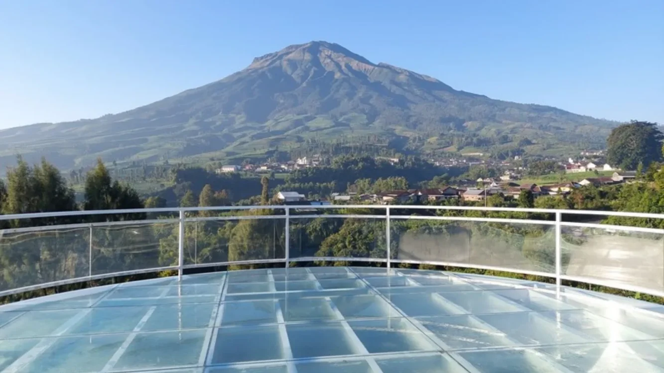 Jembatan Kaca Sigandul View Temanggung Jadi Spot Favorit Wisatawan dan Foto Prewedding