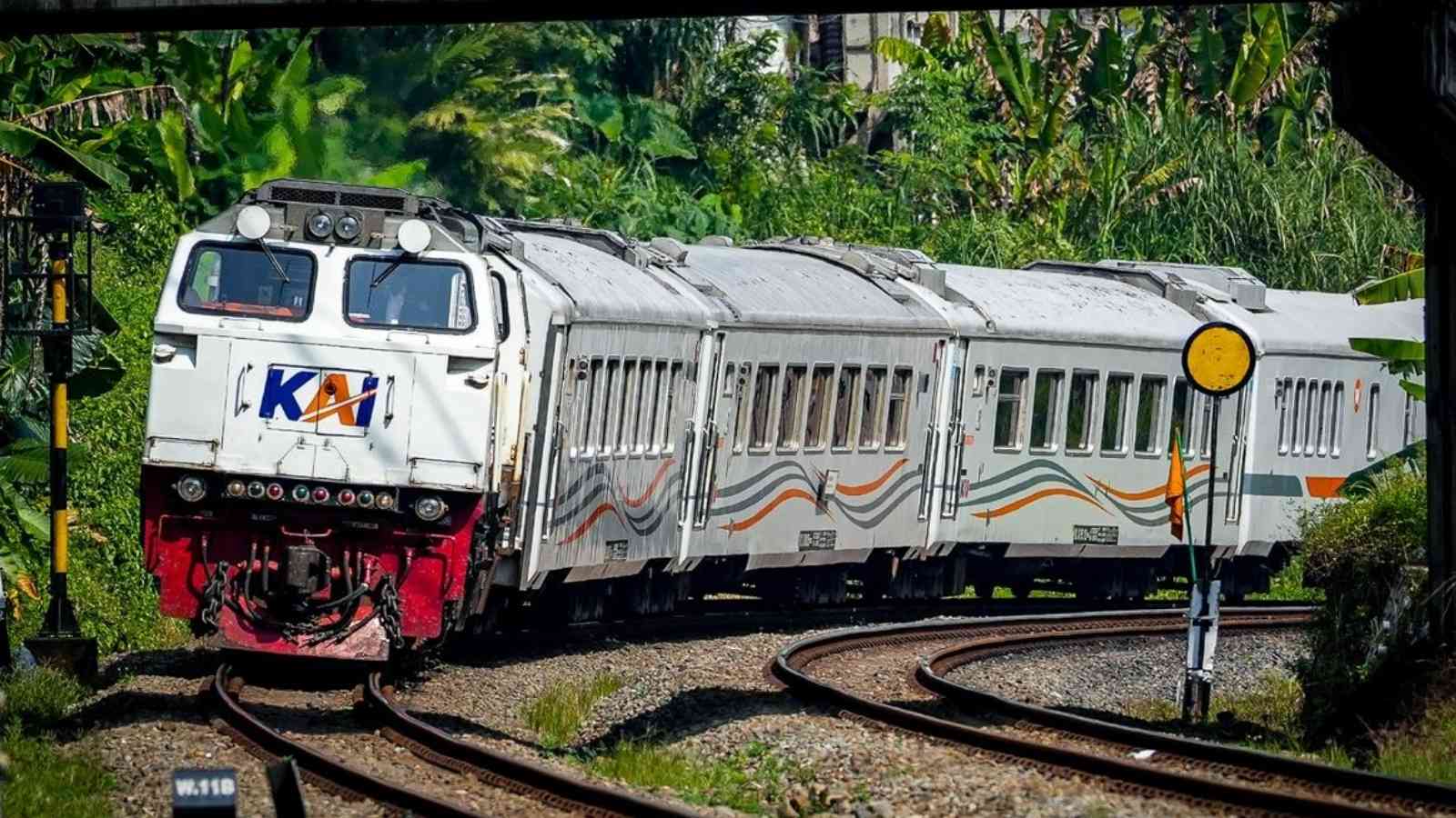 Kecelakaan Kereta Api Kokrosono Semarang Jadi Peringatan Bahaya Menerobos Perlintasan