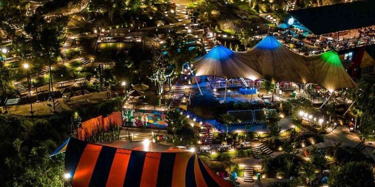 Obelix Hills, Wisata Jogja yang Memadukan Batu Purba, Sunset Romantis, dan Kuliner dalam Satu Tempat