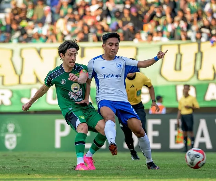 Pertandingan Persebaya vs PSIS Semarang dalam rangka 99th Anniversary