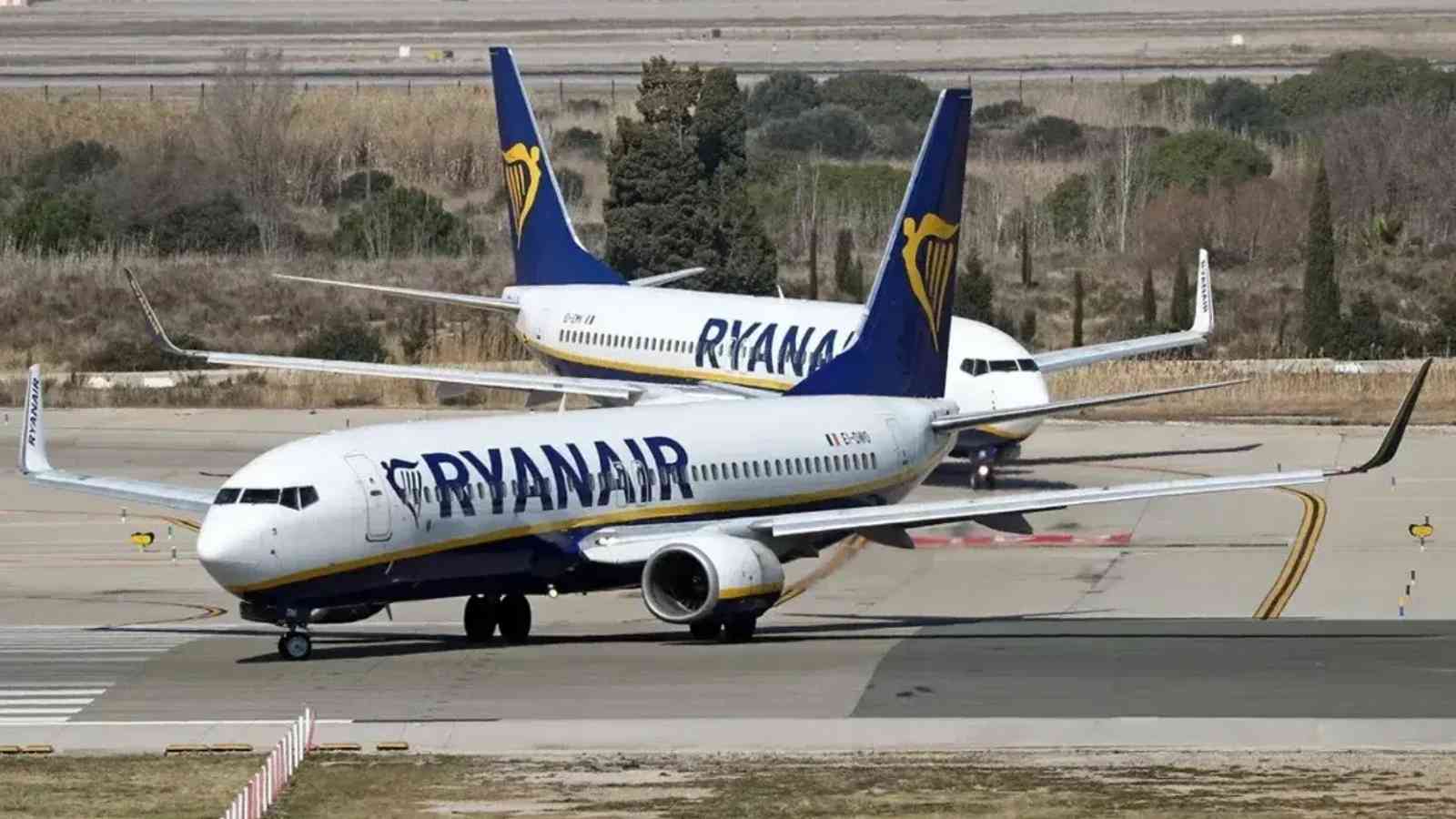 Pesawat Ryanair Mendarat Darurat Usai Jendela Rusak di Udara Yunani