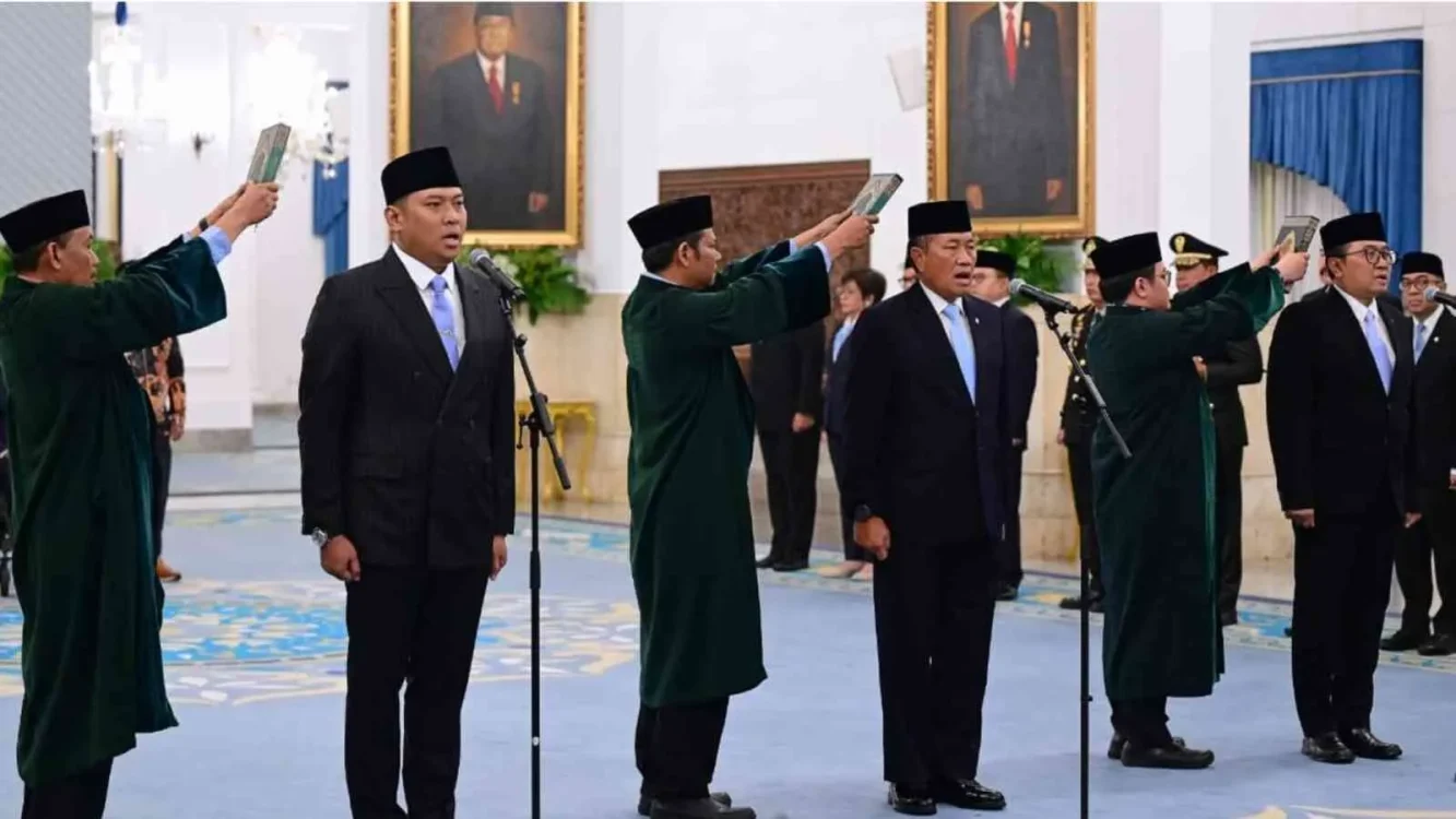 Presiden Prabowo Subianto secara resmi melantik Donny Ermawan dan Yos Sunitiyoso sebagai Gubernur dan Wakil Gubernur Universitas Republik Indonesia