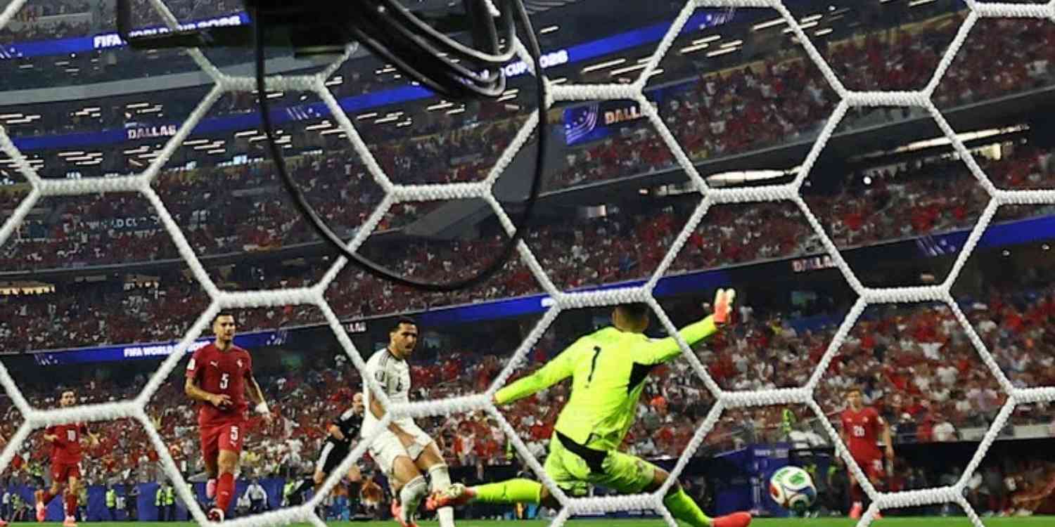 Unai Simon Pecahkan Rekor Dunia Jelang Portugal vs Spanyol, Cristiano Ronaldo Jadi Ujian Terberat