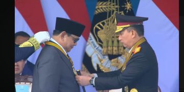 Kapolri Anugerahi Medali Loka Praja Samrakshana kepada Presiden Prabowo