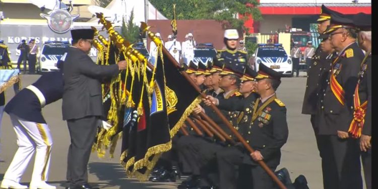 Presiden Prabowo Anugerahkan Penghargaan kepada 10 Polda dan Dua Satker Polri