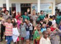 Kehangatan Hari Bhayangkara: Satgas Damai Cartenz Disambut Anak Panti Asuhan di Mimika