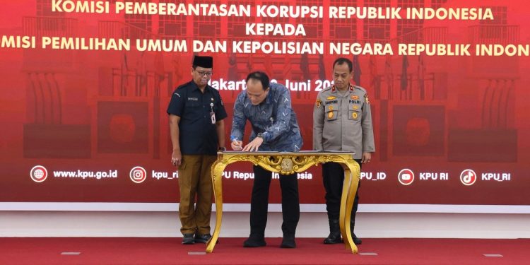 KPK Serahkan Aset Rampasan Rp4,2 Miliar ke KPU dan Polri