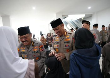 Wakapolri Resmikan Revitalisasi Masjid dan Berbagi dengan Anak Yatim di Lembang