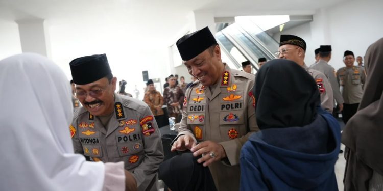Wakapolri Resmikan Revitalisasi Masjid dan Berbagi dengan Anak Yatim di Lembang