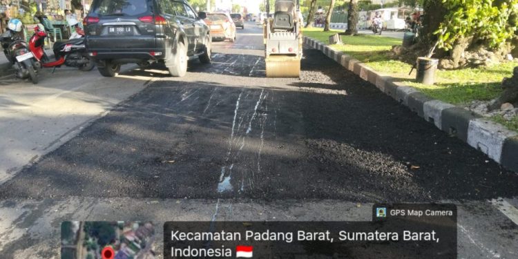 Pemko Padang Tingkatkan Respons Cepat Tangani Jalan Berlubang