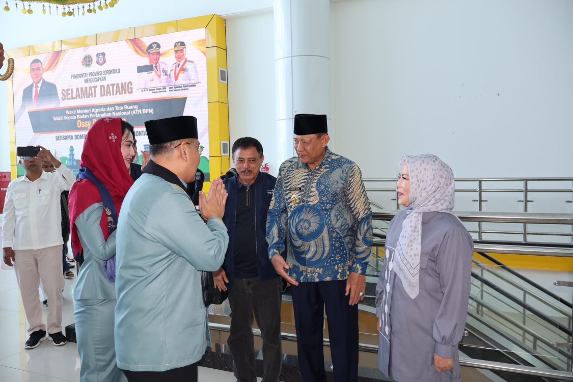 Wamen ATR/BPN Disambut Tradisi Mopotilolo di Gorontalo