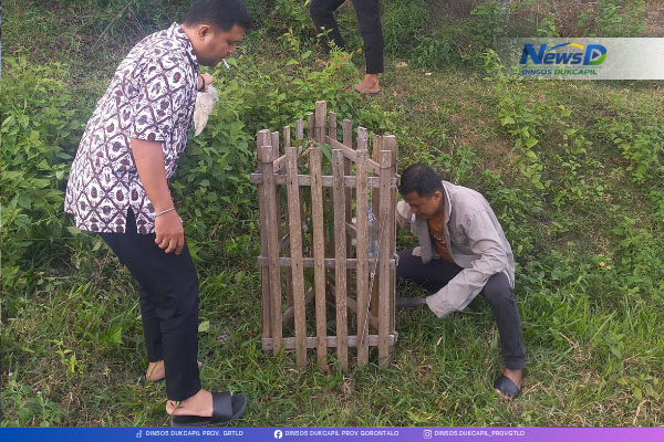 Dinsosdukcapil Gorontalo Intensifkan Penyiraman Tanaman untuk Cegah Kekeringan