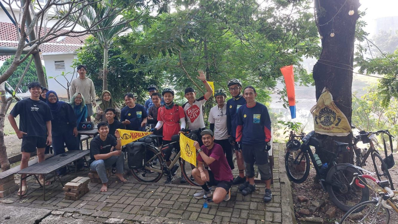 Ekspedisi Solo Mapala UI: Bersepeda dan Mendaki 13 Gunung di Indonesia