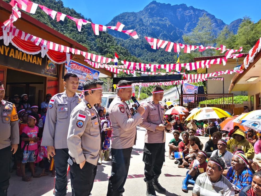 Polsek Tembagapura Rayakan HUT Bhayangkara ke-80 dengan Pembagian Sembako