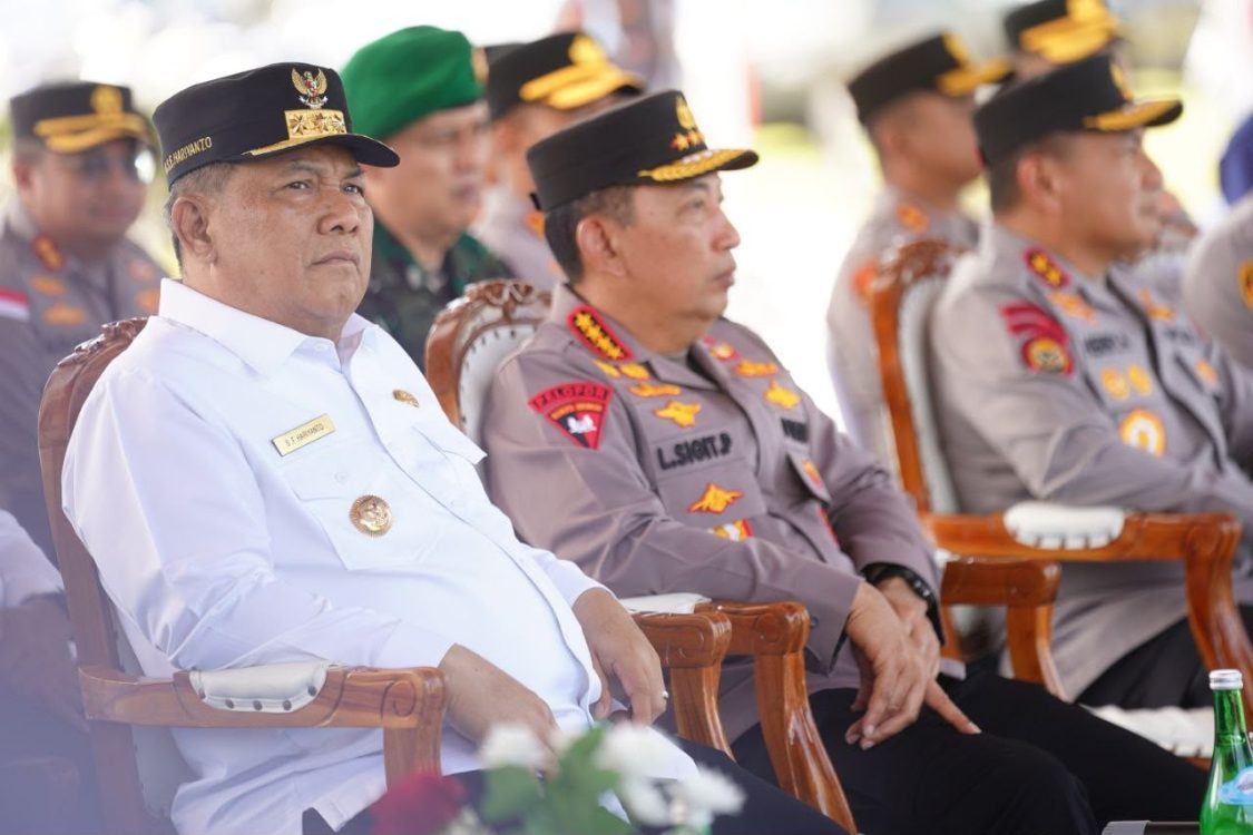 Kapolri Serahkan 80 Ton Pupuk Batu Bara untuk Petani Riau