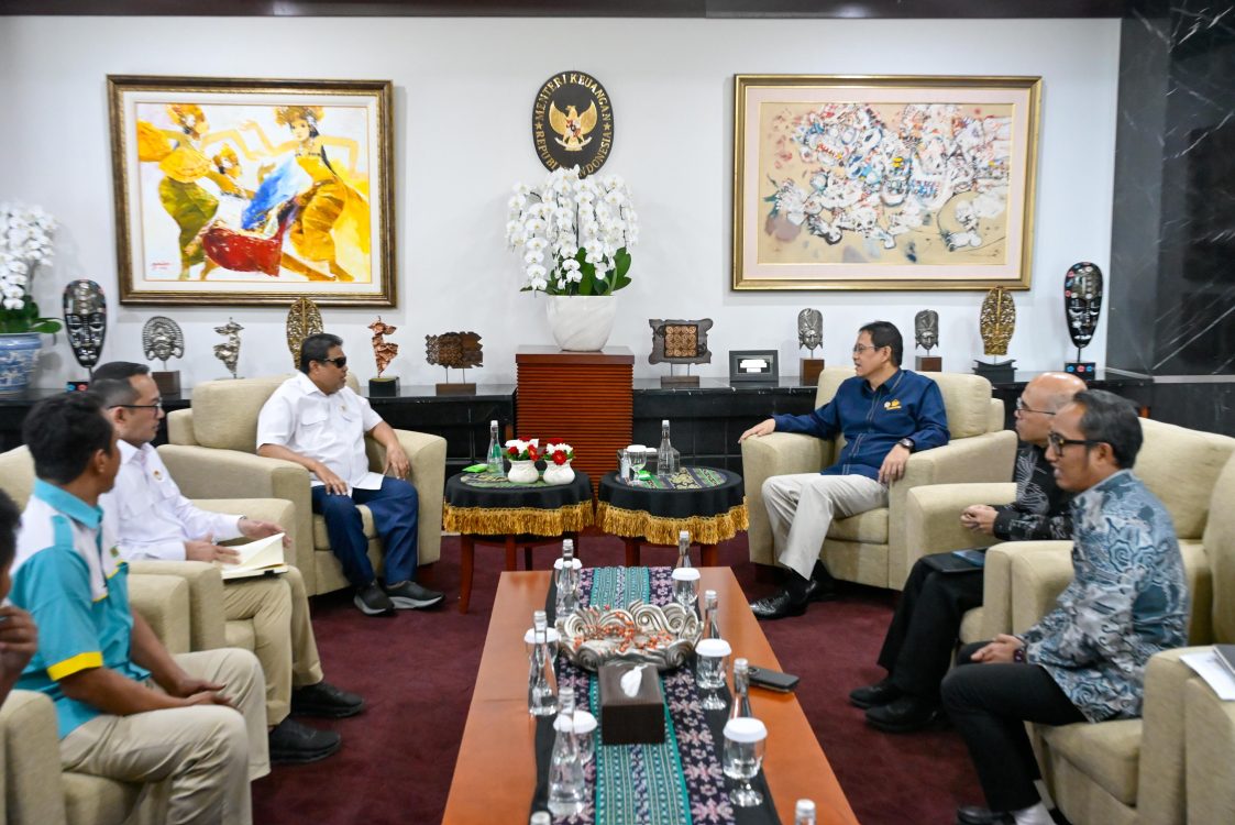 Menkeu Purbaya Diskusikan Pajak JHT dengan Penasihat Presiden