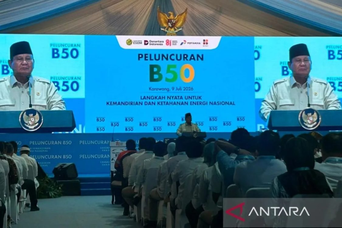 Presiden Prabowo Anugerahkan Bintang Penghargaan untuk Pejabat Kunci Program B50