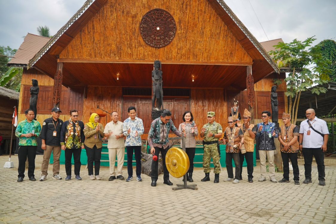 Festival Mesiwah Pare Gumboh VIII: Melestarikan Budaya Dayak Deah di Balangan