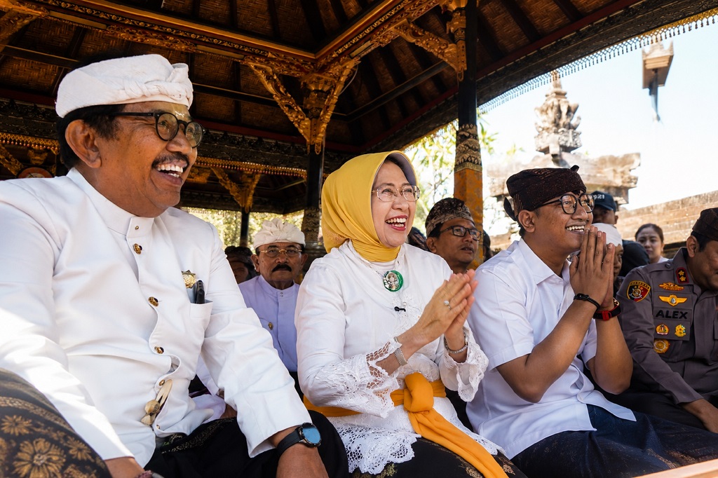 Bupati Lumajang Tegaskan Pentingnya Kerukunan dalam Penutupan Piodalan di Pura Mandara Giri