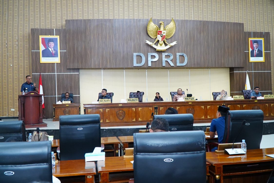 Wali Kota Tidore Sampaikan Jawaban atas Pandangan Fraksi Mengenai APBD 2025