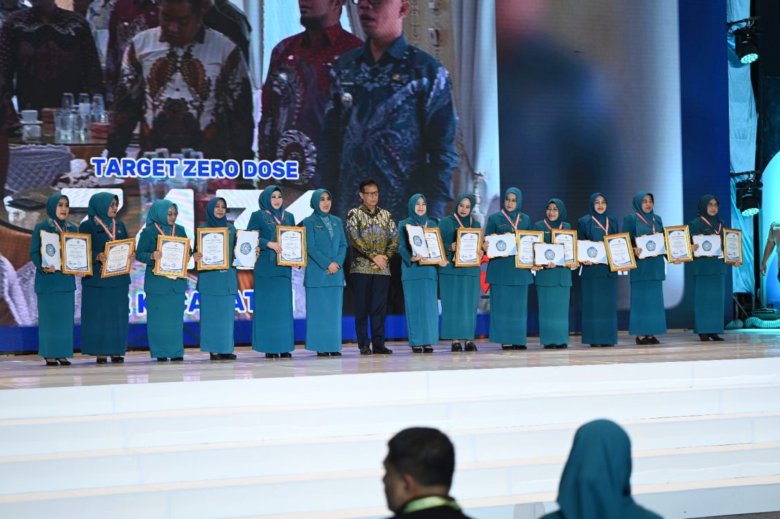 Kabupaten Siak Terima Penghargaan Nasional untuk Program Imunisasi Zero Dose