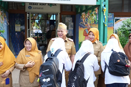 Gerakan Ayah Mengantar Anak di Pontianak Dorong Keterlibatan Keluarga