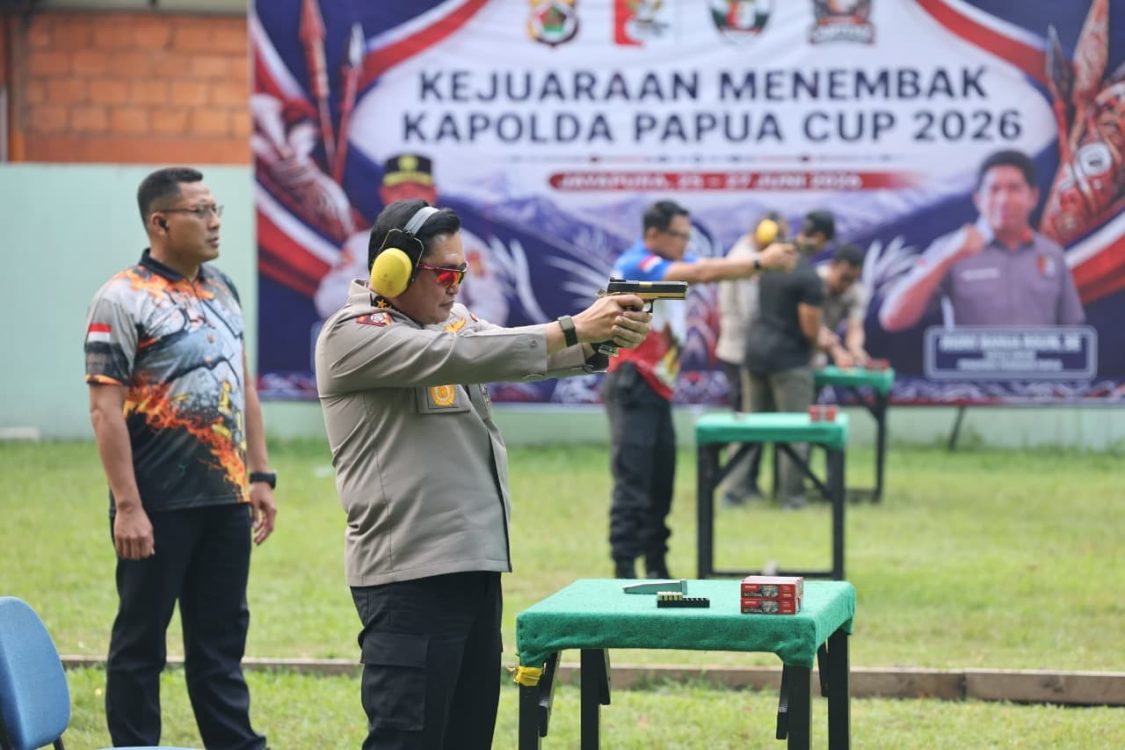 Kapolri dan Jajaran Polda Papua Perkuat Sinergi Lewat Latihan Menembak