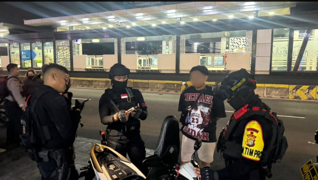 Brimob Polda Metro Jaya Bubarkan Balap Liar di Jakarta Timur
