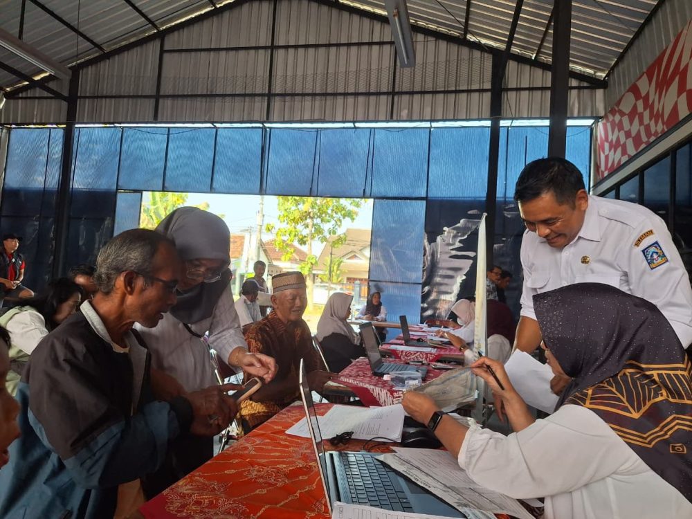 Kapanewon Depok Sukses Layani 110 Dokumen Adminduk Melalui Program Jemput Bola