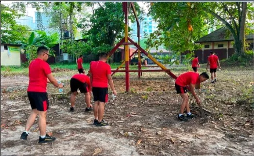 Satbrimob Polda Kaltim Laksanakan Gerakan Indonesia Asri untuk Lingkungan Kerja Bersih