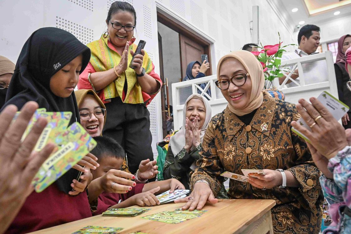 Keluarga Sebagai Pelindung Utama Anak di Era Digital