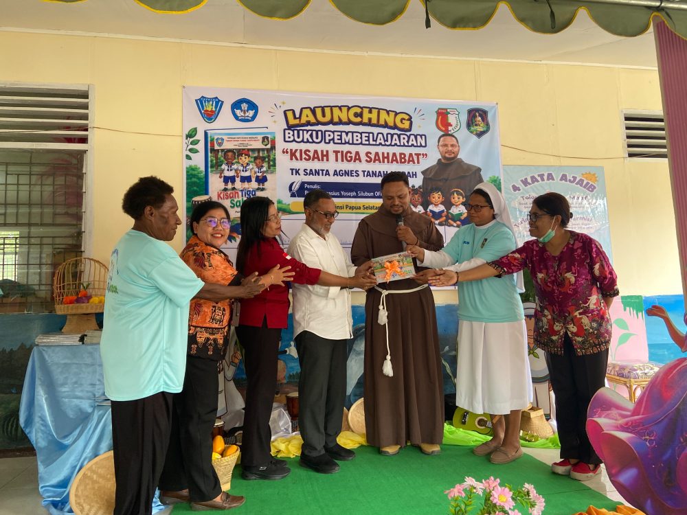 Peluncuran Buku Anak “Kisah Tiga Sahabat” di TK Santa Agnes Tanah Merah