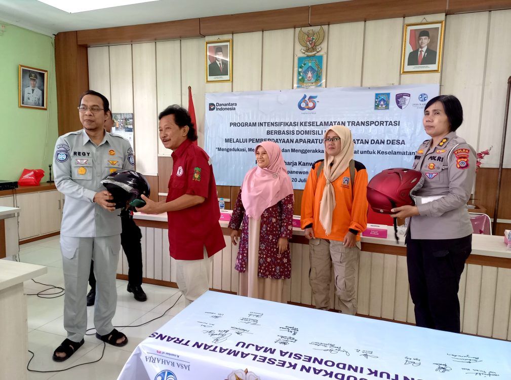 Jasa Raharja Distribusikan Helm SNI di Gamping