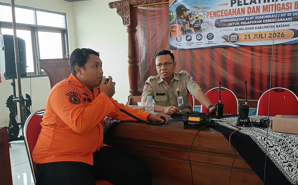 BPBD Batang dan RAPI Latih Perangkat Desa Gunakan Handy Talky