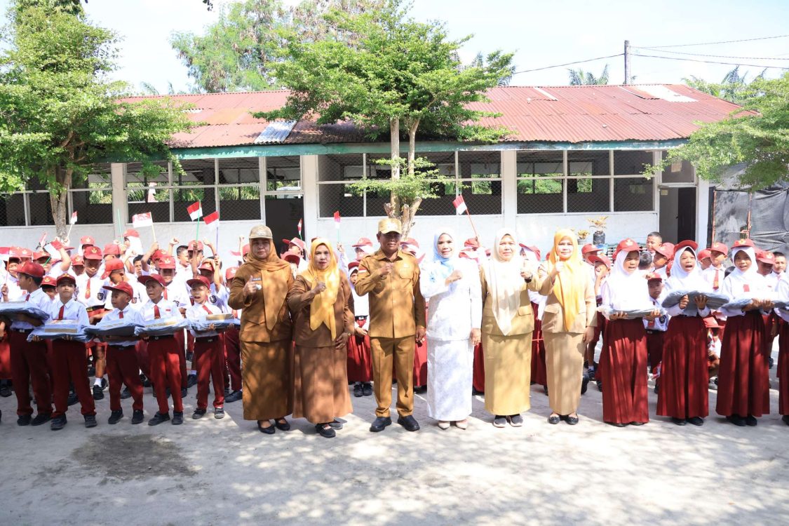 Bantuan Perlengkapan Sekolah Disalurkan untuk Siswa Terdampak Banjir di Sergai