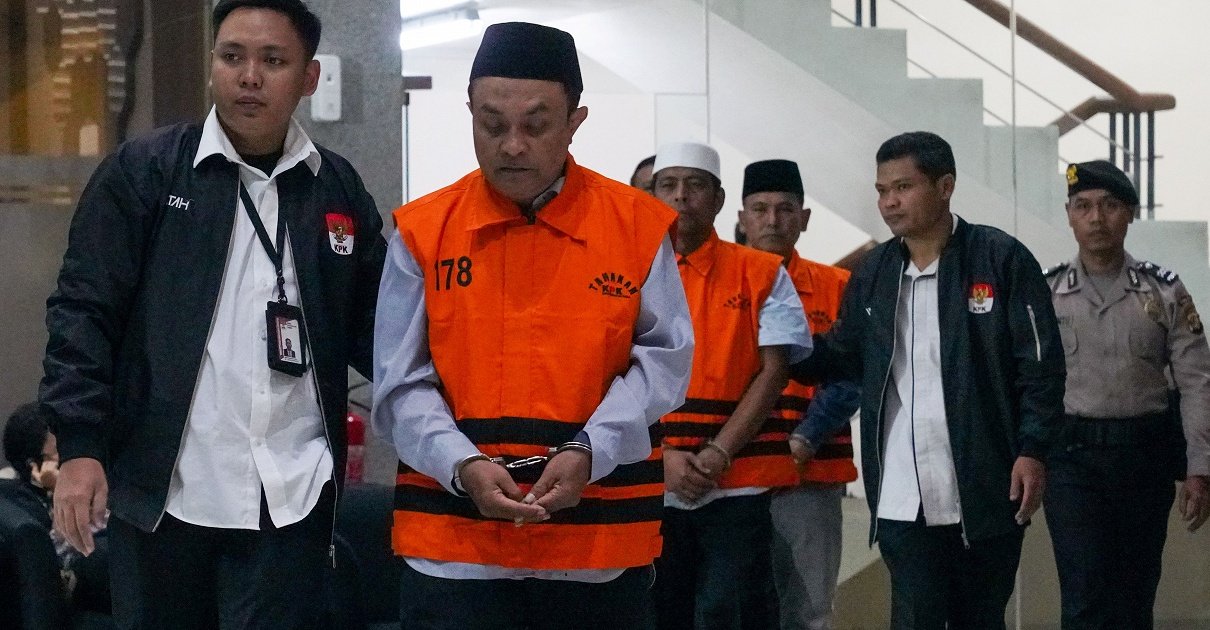 KPK Menahan Tiga Tersangka Baru dalam Kasus Suap Dana Hibah di Jawa Timur