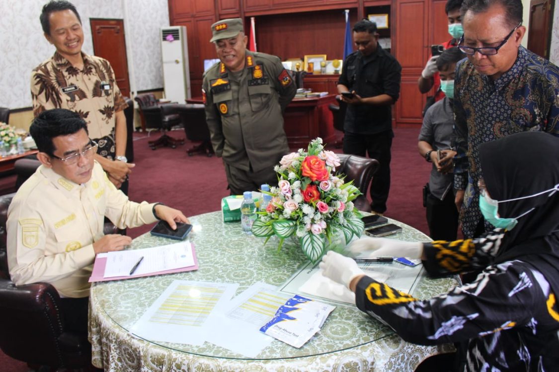 Bupati Parigi Moutong dan Pejabat Daerah Lainnya Jalani Tes Urine, Hasilnya Negatif Narkoba