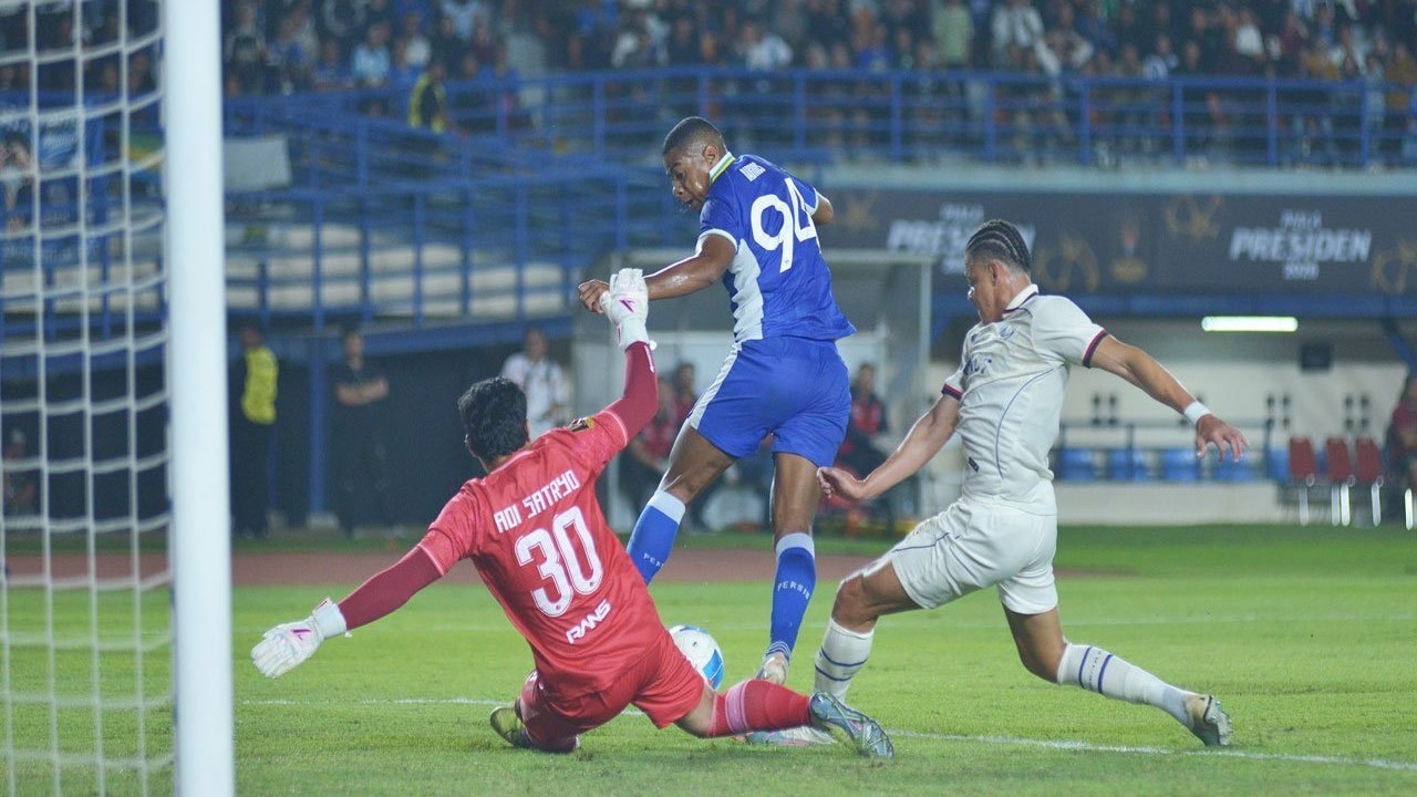 Persib Bandung Unggul Tipis atas Arema FC Berkat Gol Uilliam Baros