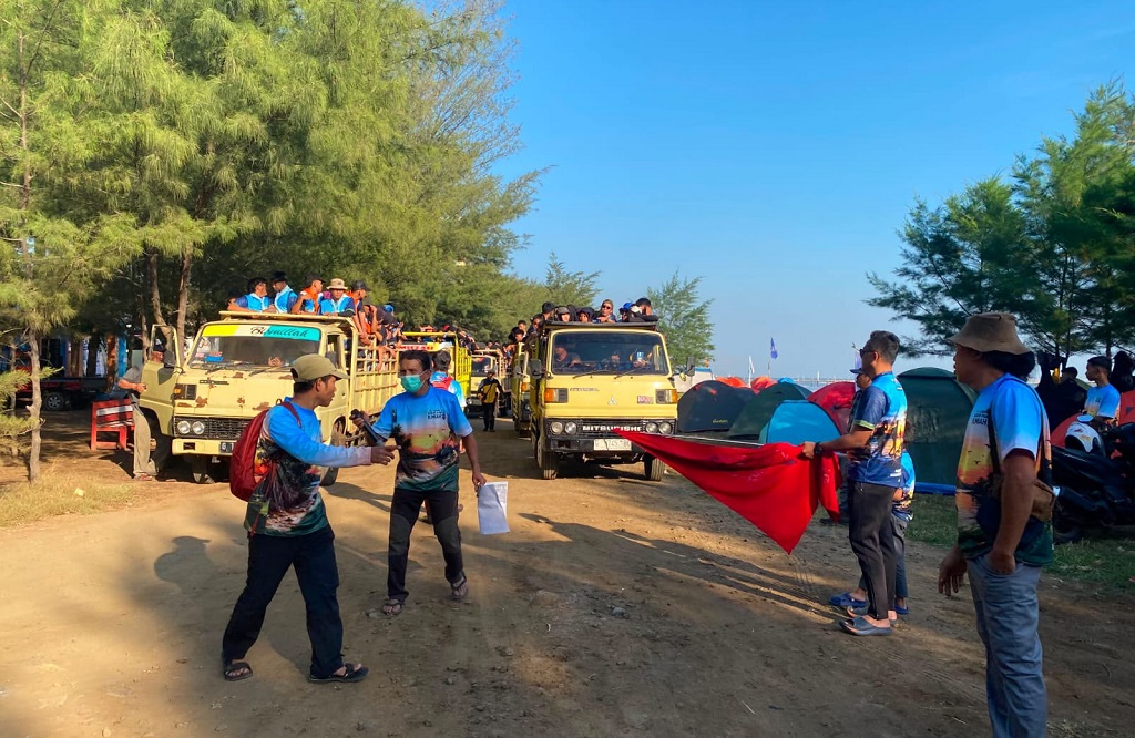 93 Tim Berpartisipasi dalam Susur Pantai Ilmiah IV di Batang