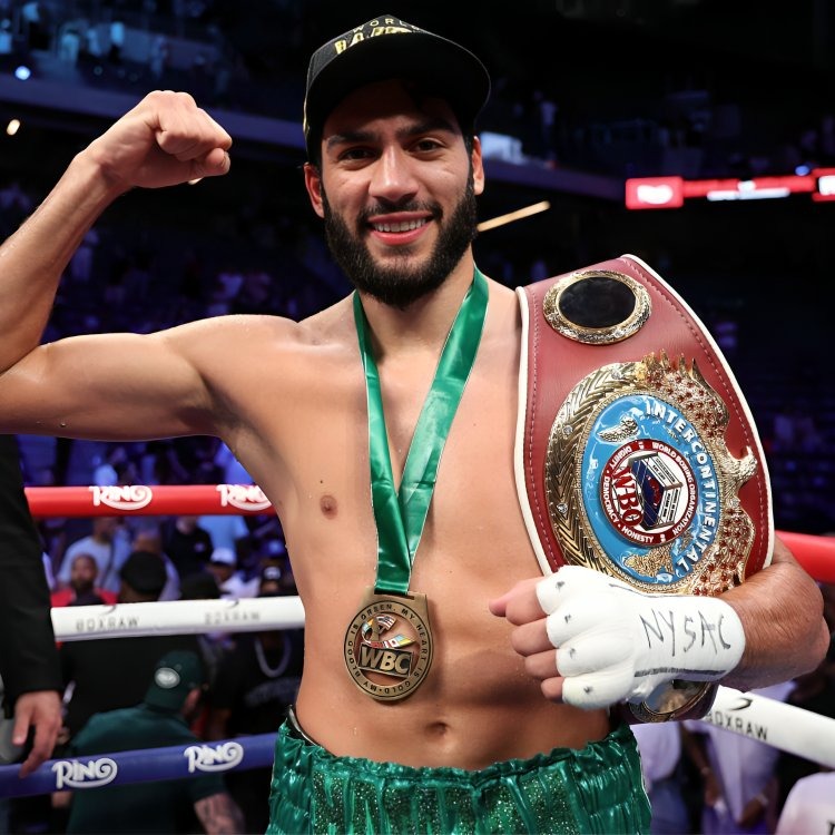 Hamzah Sheeraz Pertahankan Gelar Juara Dunia WBO di Jeddah