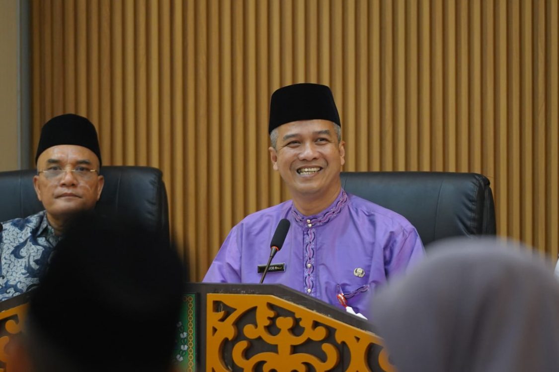 Pemprov Riau Gelar Penanaman 2.200 Pohon untuk HUT ke-69 di Stadion Utama