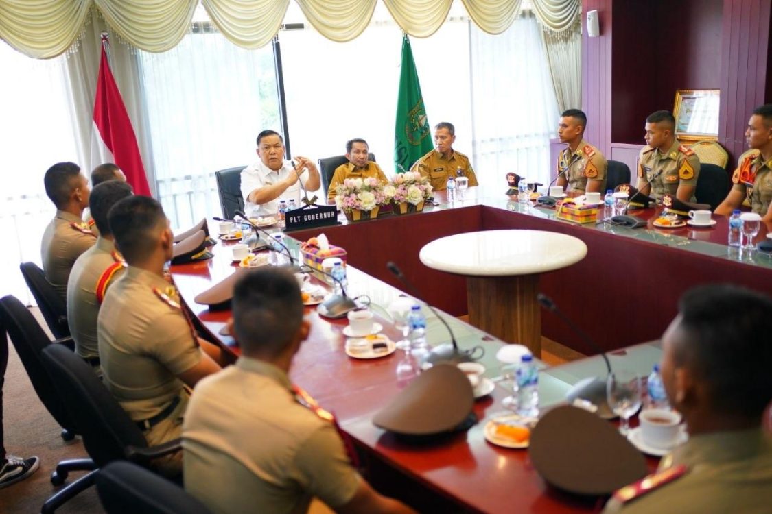 Plt Gubernur Riau Berikan Motivasi kepada Taruna Akmil Asal Riau