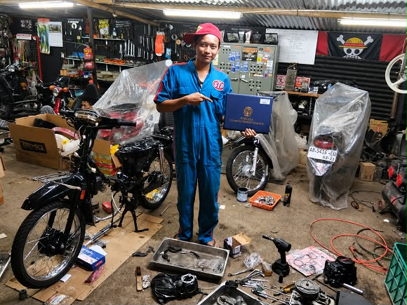 Mahasiswa UNY Raih Gelar Sarjana Teknik Berkat Usaha Restorasi Motor Klasik