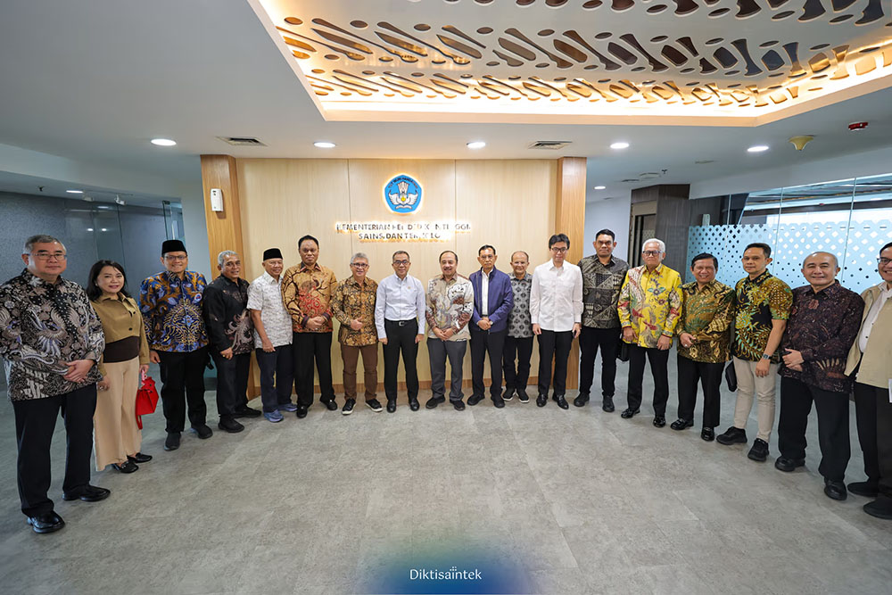 Kemdiktisaintek Dorong Sinergi PTN dan PTS untuk Tingkatkan Kualitas Pendidikan